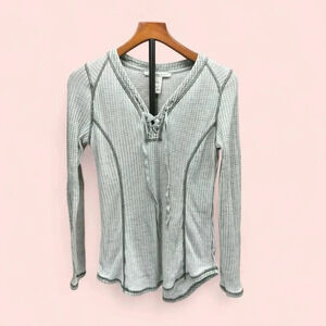 Woman American Rag shirt